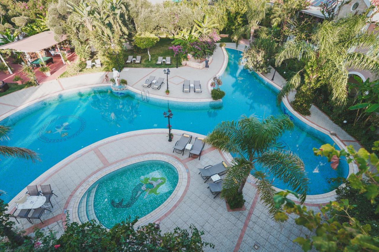 Dionyssos Village Aparthotel *