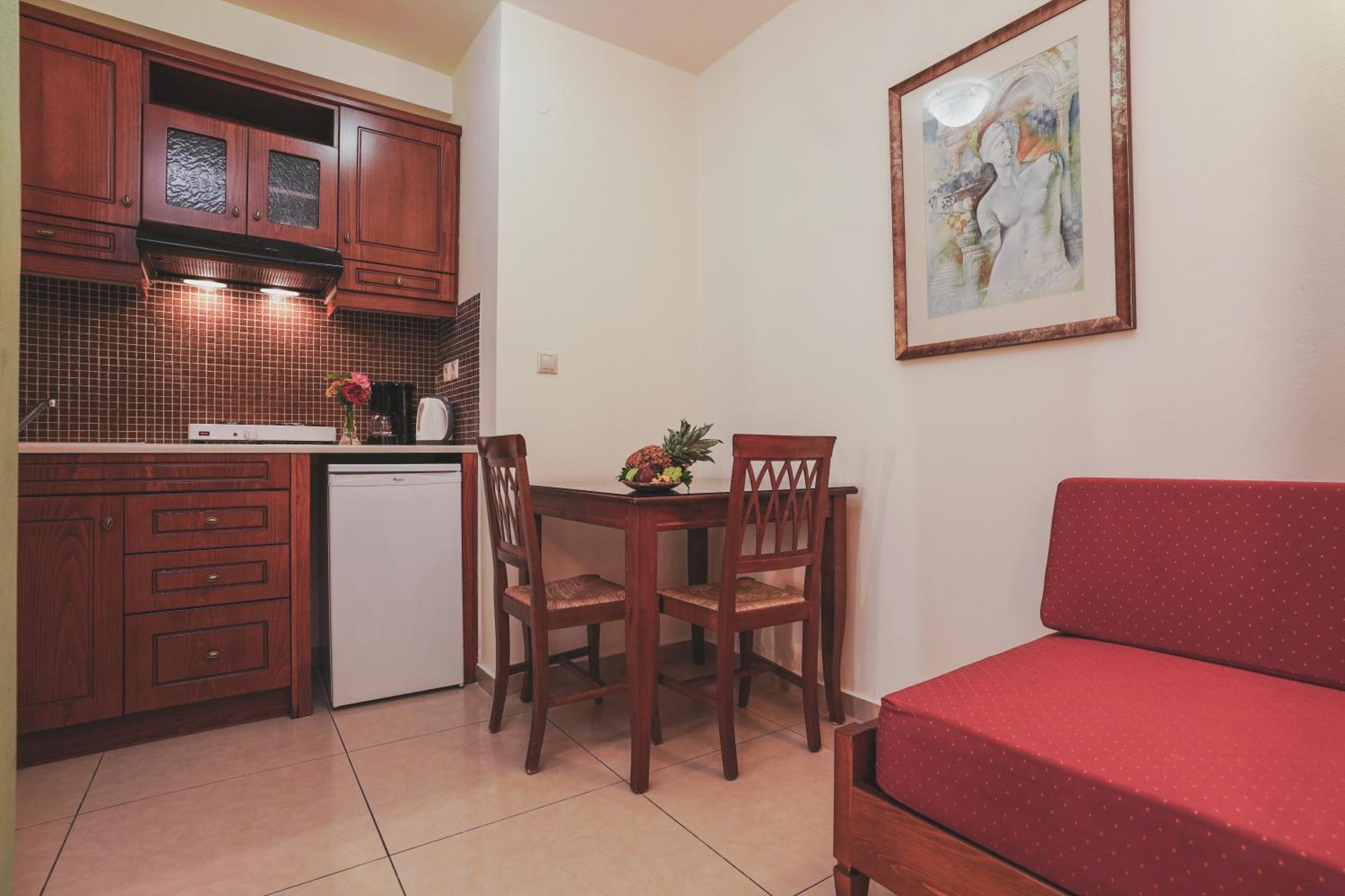 Dionyssos Village Hotel de apartamente *